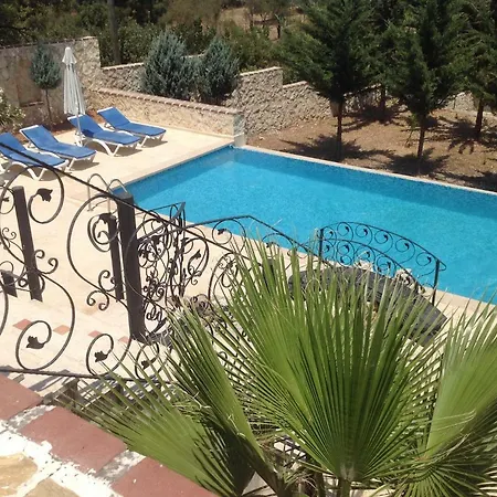 Villa Parica.