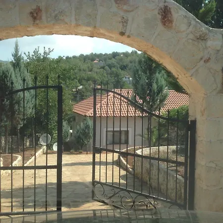 Parica. Villa