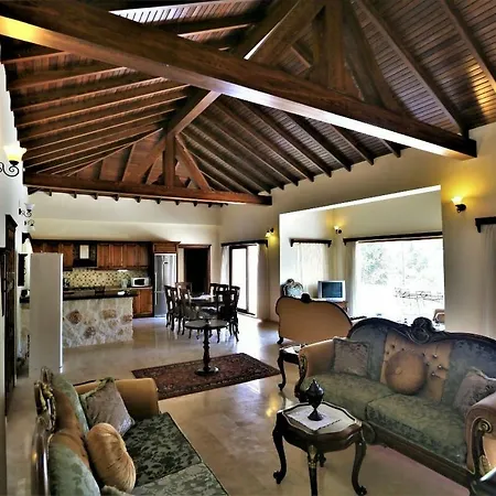 Parica. Villa *