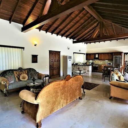 Villa Parica.